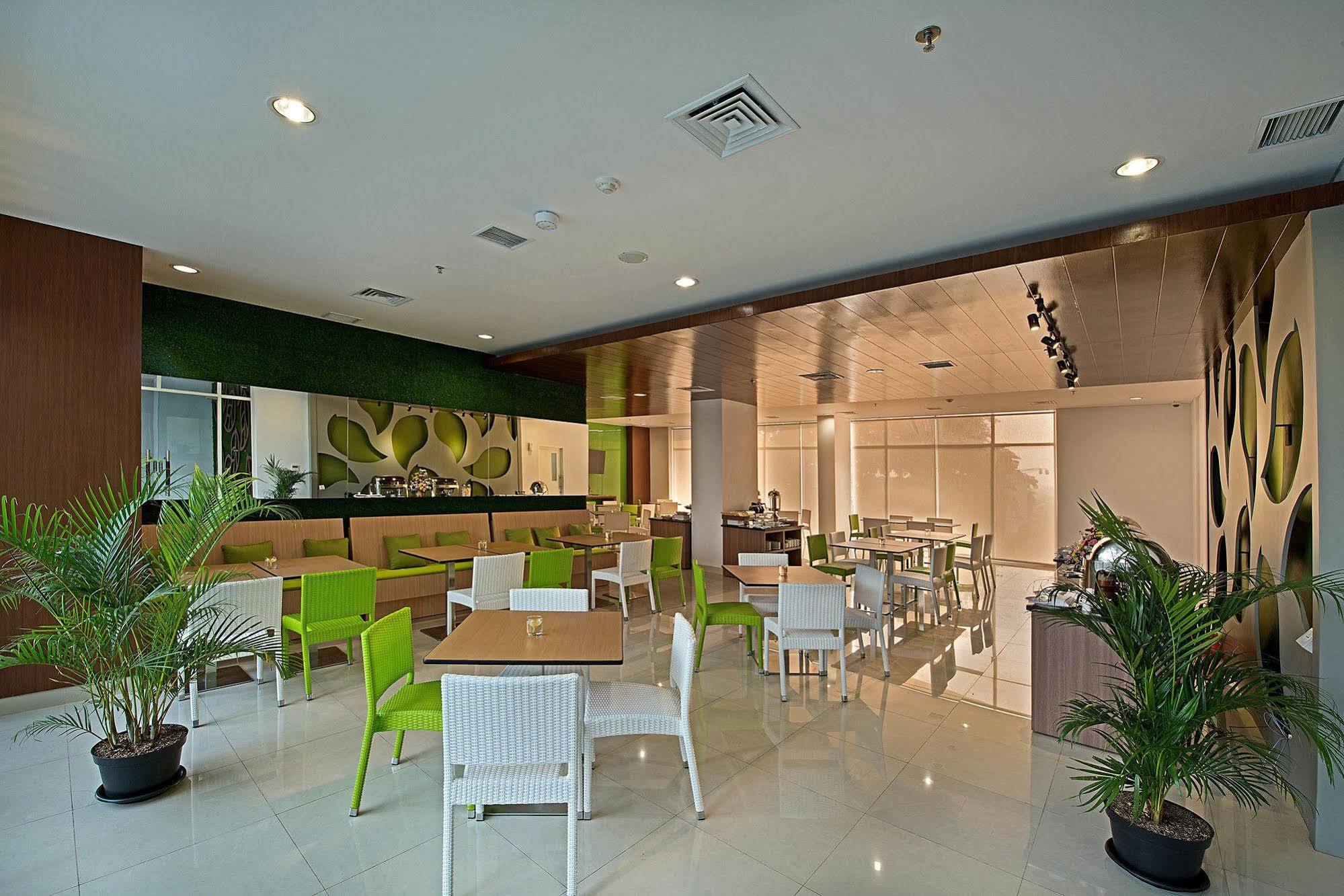 Whiz Prime Hotel Pajajaran Bogor Dış mekan fotoğraf
