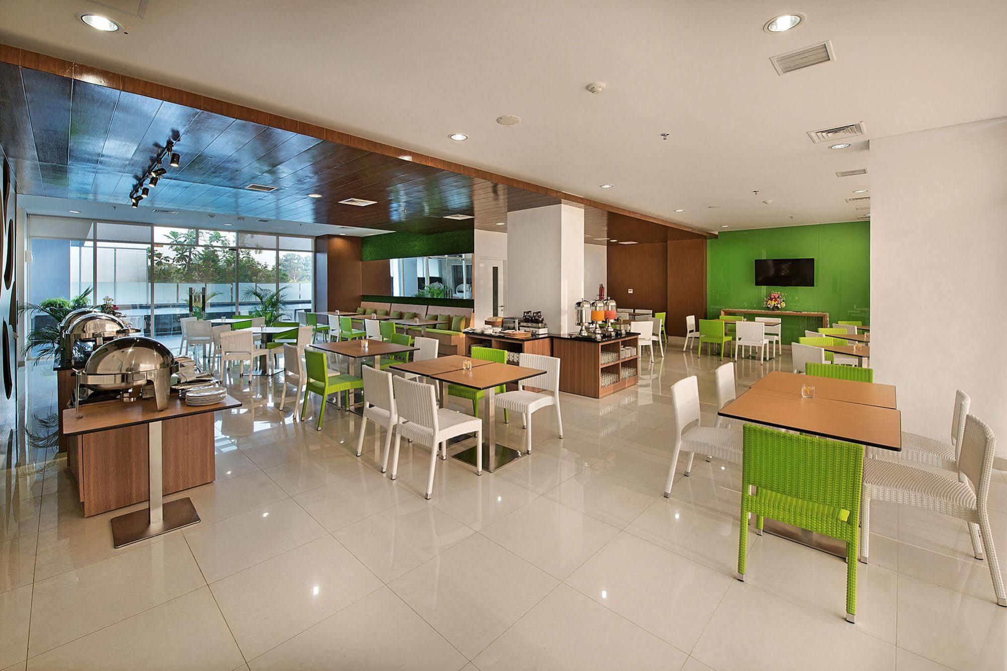 Whiz Prime Hotel Pajajaran Bogor Dış mekan fotoğraf
