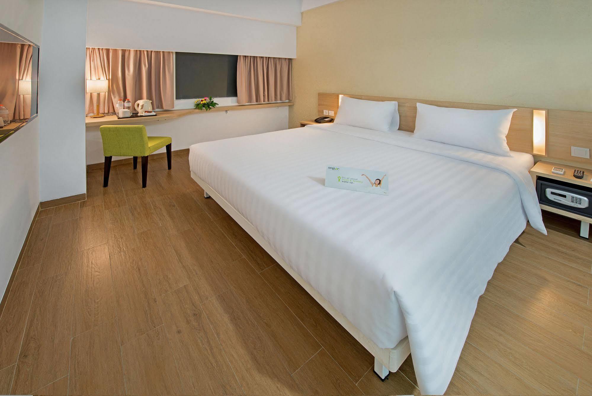 Whiz Prime Hotel Pajajaran Bogor Dış mekan fotoğraf